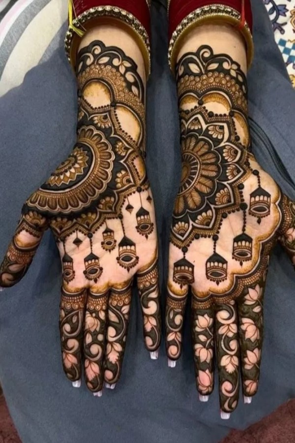 Viral Mehendi Designs In 2025